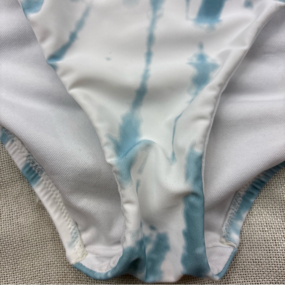 Bar III ABALONE BLUE Spiraling Twist-Front Monokini One-Piece Swimsuit US Small - Picture 4 of 13